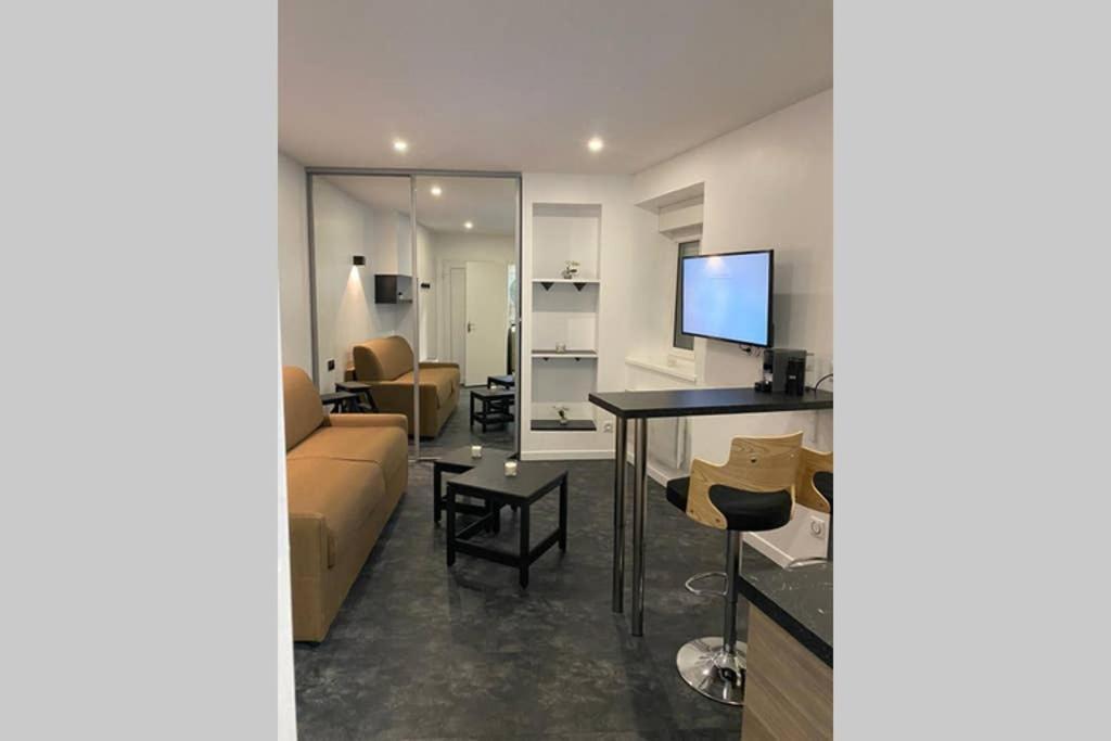 Studio En Hyper Centre De Dole Apartment Bagian luar foto